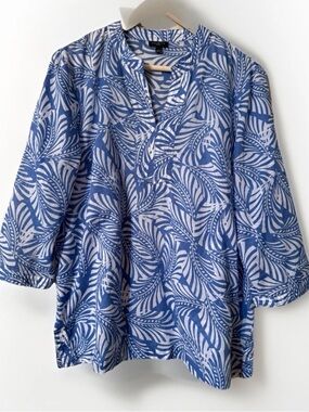 Not for Sale NOT for sale Talbots blue & white split neck cotton pullover blouse